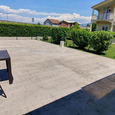 Cozzy Apartment Near The Aiport Podgorica Mitrovici  ภายนอก รูปภาพ