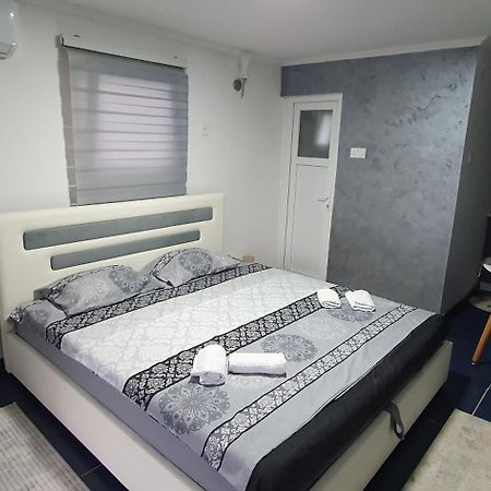 Cozzy Apartment Near The Aiport Podgorica Mitrovici  ภายนอก รูปภาพ