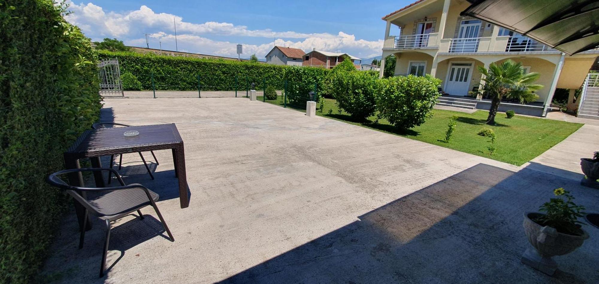 Cozzy Apartment Near The Aiport Podgorica Mitrovici  ภายนอก รูปภาพ