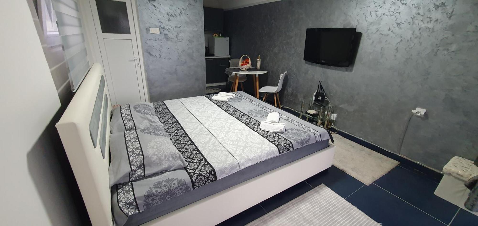 Cozzy Apartment Near The Aiport Podgorica Mitrovici  ภายนอก รูปภาพ