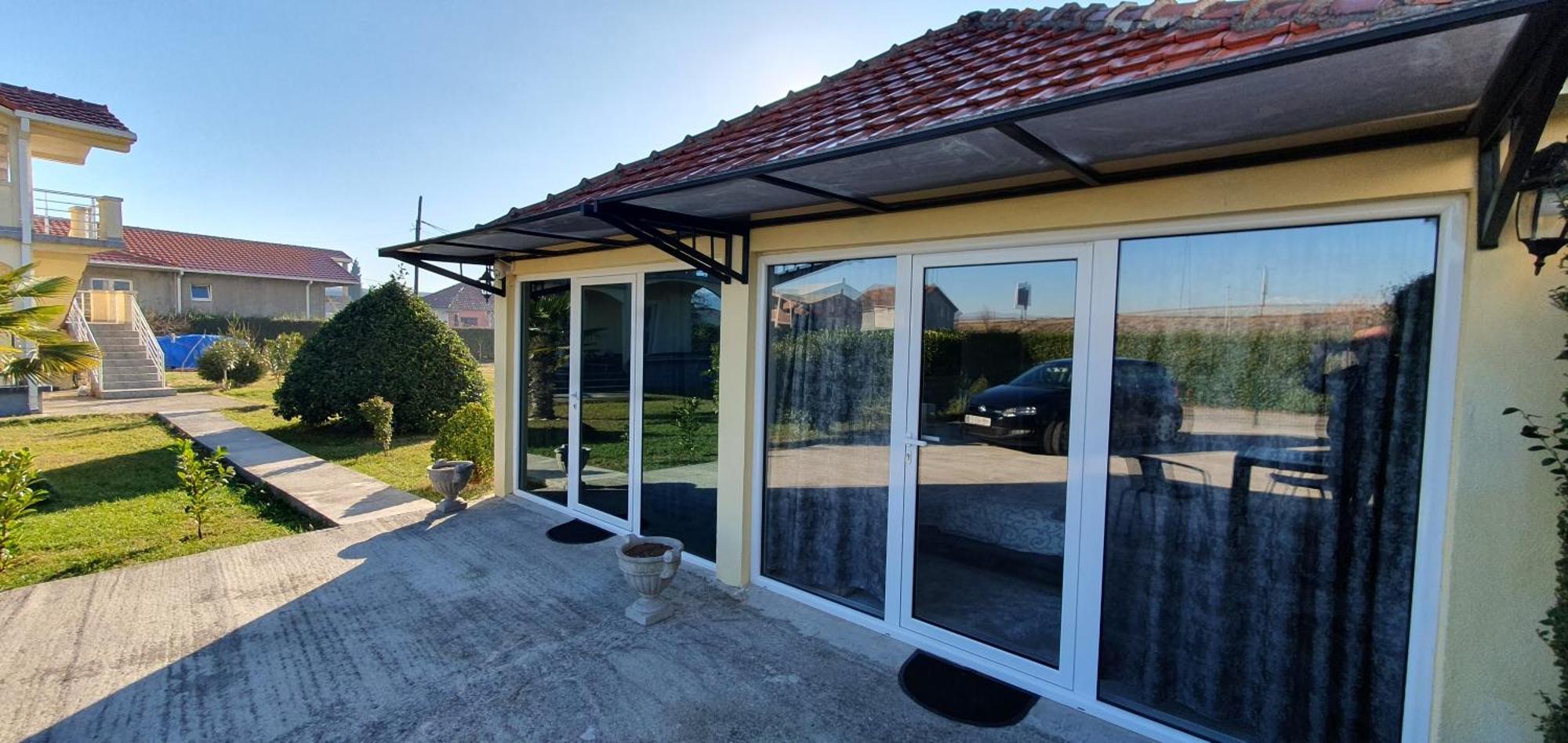 Cozzy Apartment Near The Aiport Podgorica Mitrovici  ภายนอก รูปภาพ